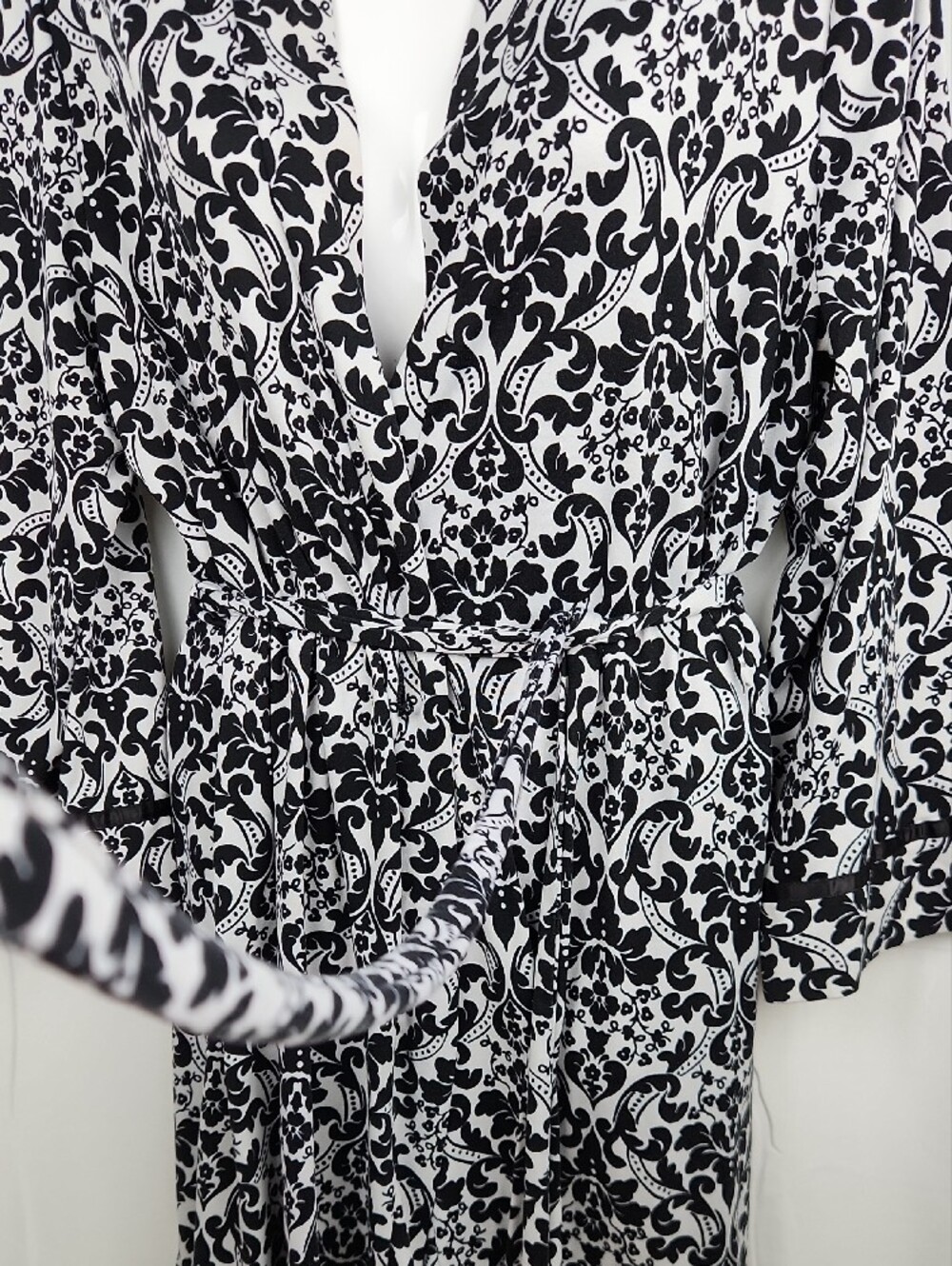 Linea Donatella Black and White Printed Wrap Robe - Picture 8 of 11